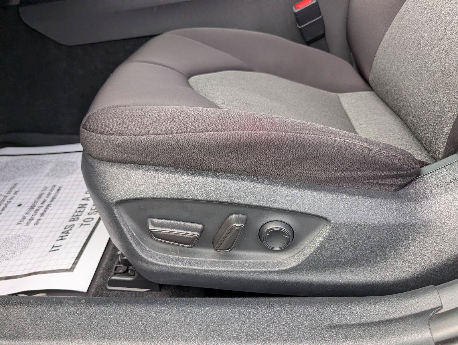 Used 2018 Toyota Camry LE FWD image 8