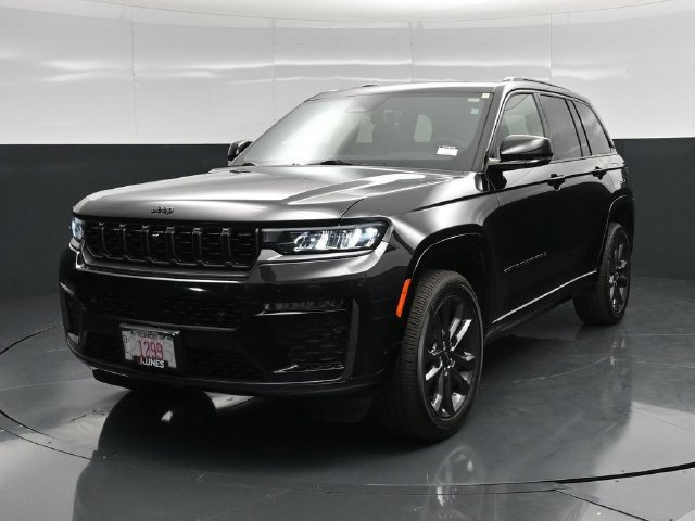 Used 2026 Jeep Grand Cherokee Limited AWD/4WD image 7