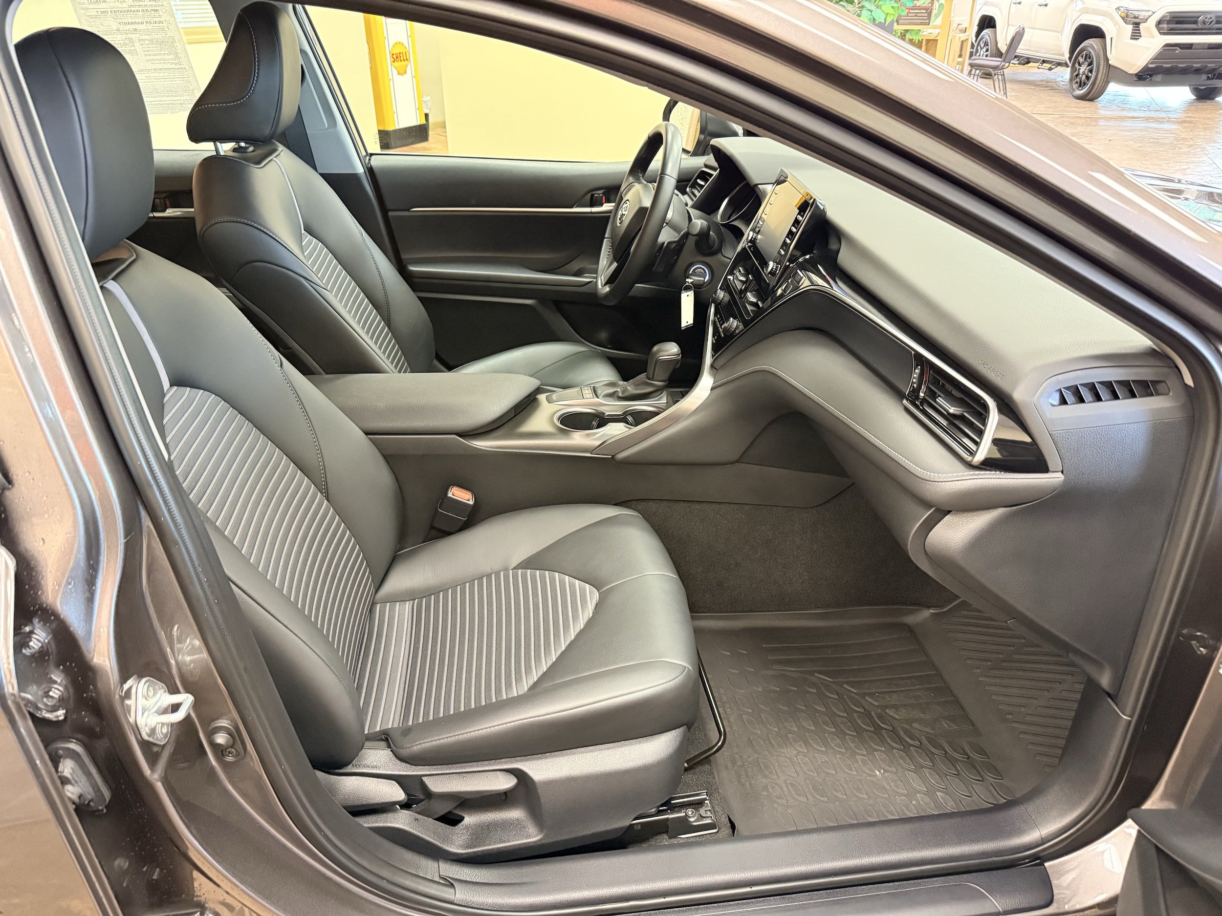 Used 2023 Toyota Camry SE FWD image 14