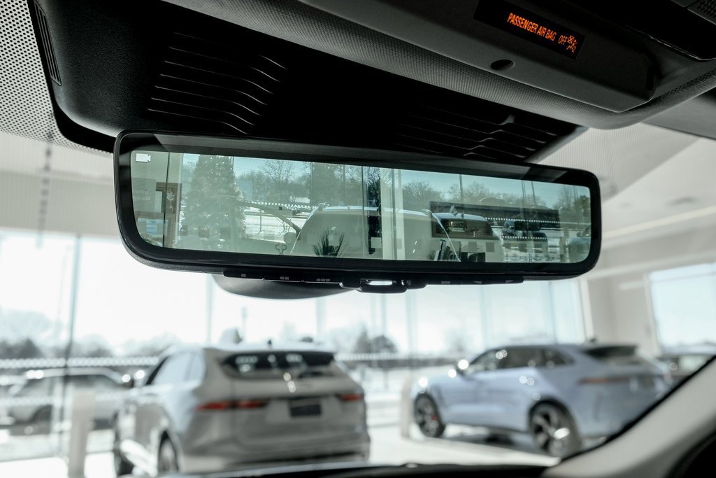 Used 2025 Land Rover Discovery Sport S image 14