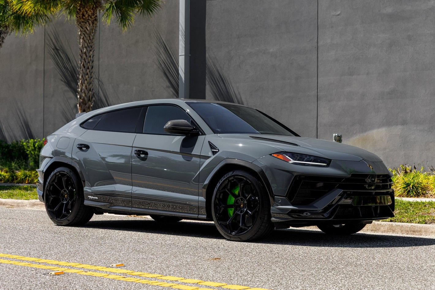 Used 2023 Lamborghini Urus Performante AWD/4WD image 3