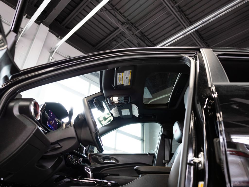 Used 2025 Chevrolet Trax RS w/ Sunroof Package image 11