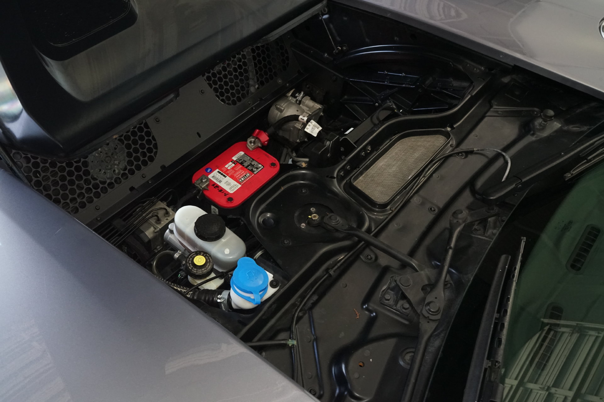 Used 2006 Ford GT RWD image 23