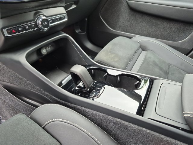 Certified 2024 Volvo XC40 Recharge Ultimate w/ Protection Package Premier RWD image 24