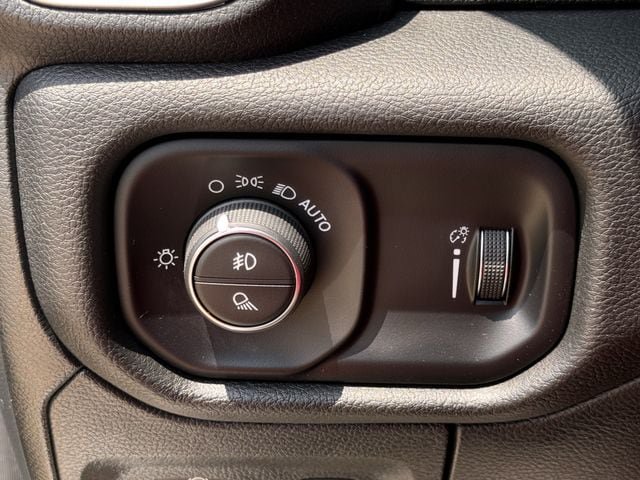 Used 2023 RAM 1500 Big Horn AWD/4WD image 24