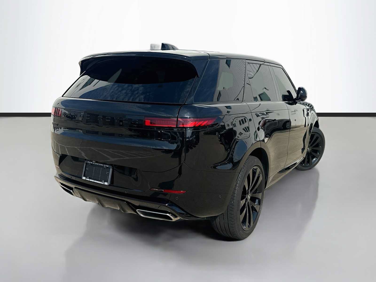 Certified 2025 Land Rover Range Rover Sport Dynamic SE AWD/4WD image 3