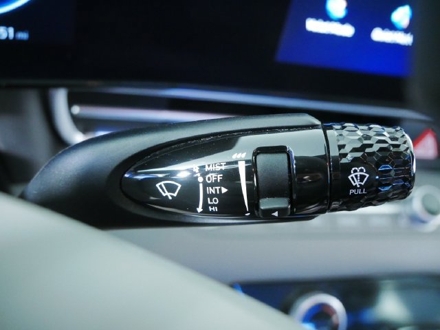 Used 2024 Hyundai Elantra SEL FWD image 31