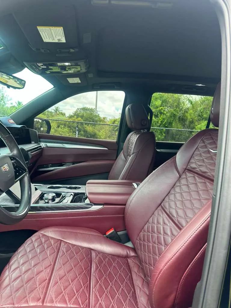 Used 2026 Cadillac Escalade Luxury RWD image 10