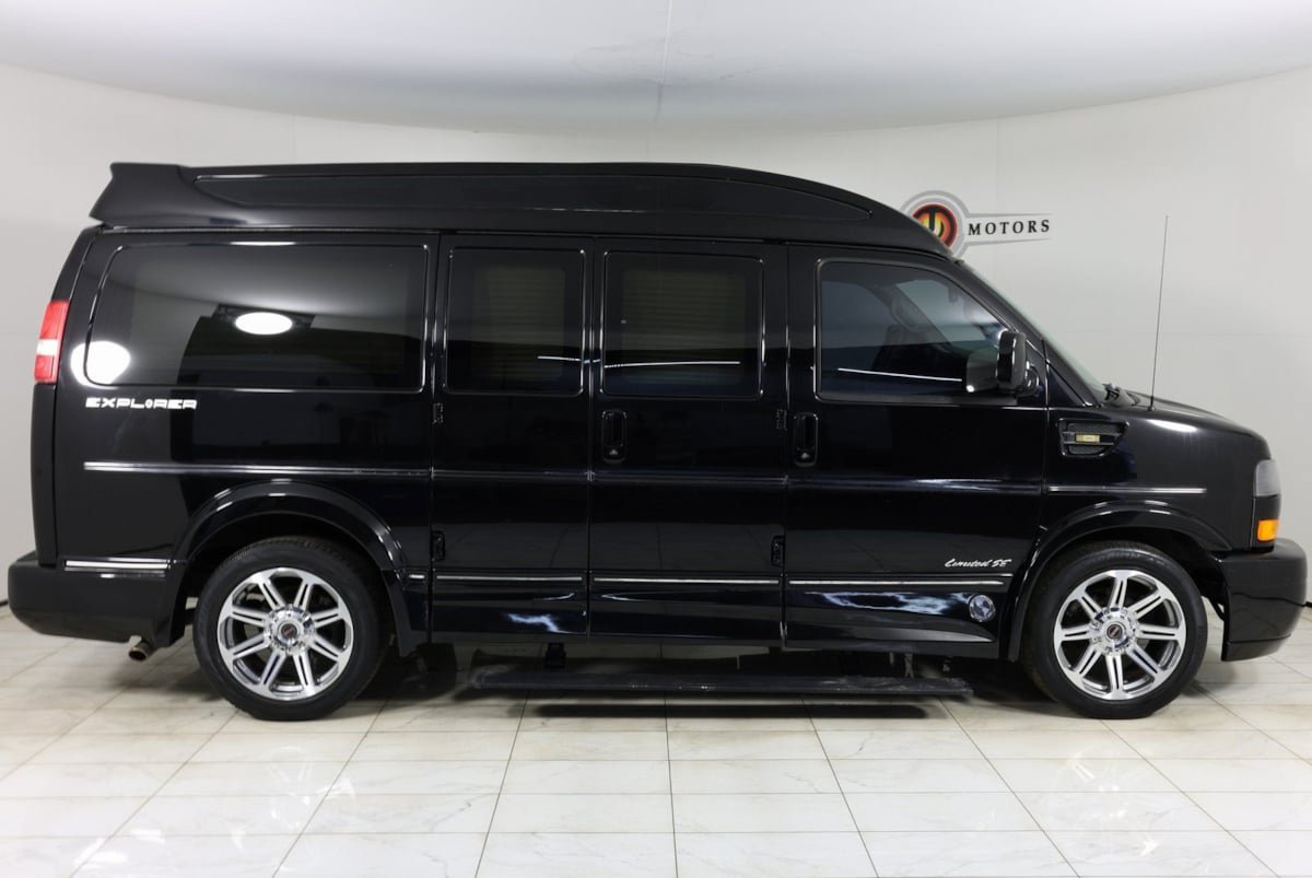 Used 2016 GMC Savana 2500 RWD image 2