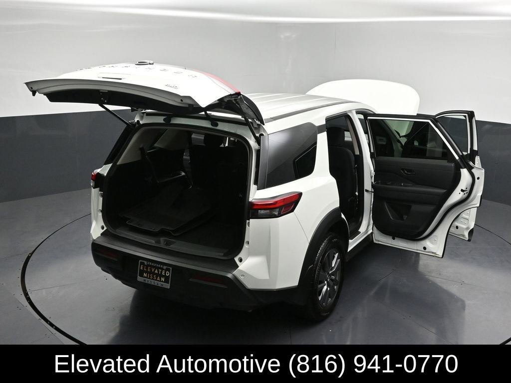 Used 2024 Nissan Pathfinder S AWD/4WD image 32