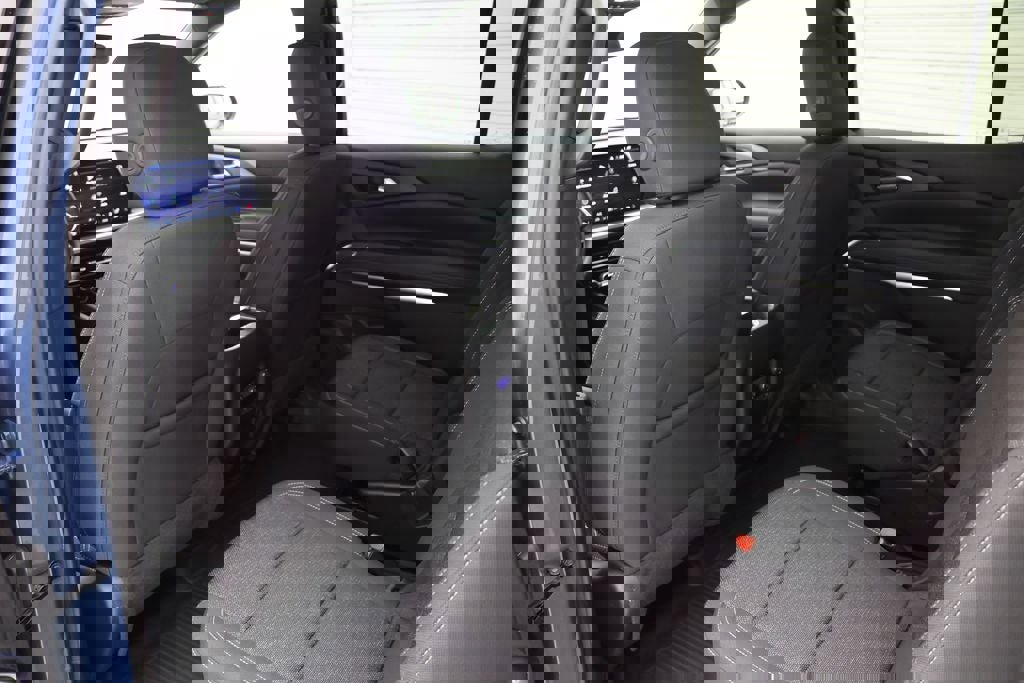 Used 2024 Chevrolet Traverse LT w/ Midnight/Sport Edition image 11