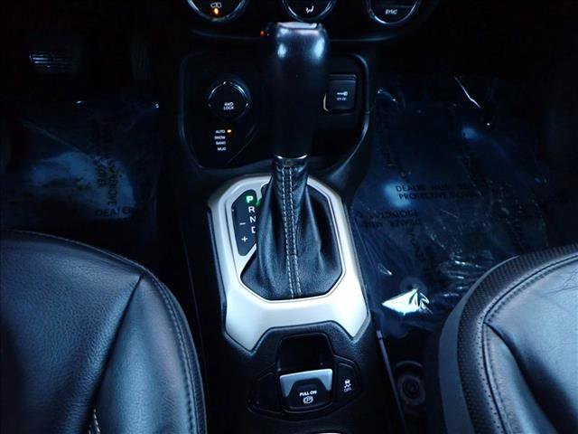 Used 2017 Jeep Renegade Limited image 22