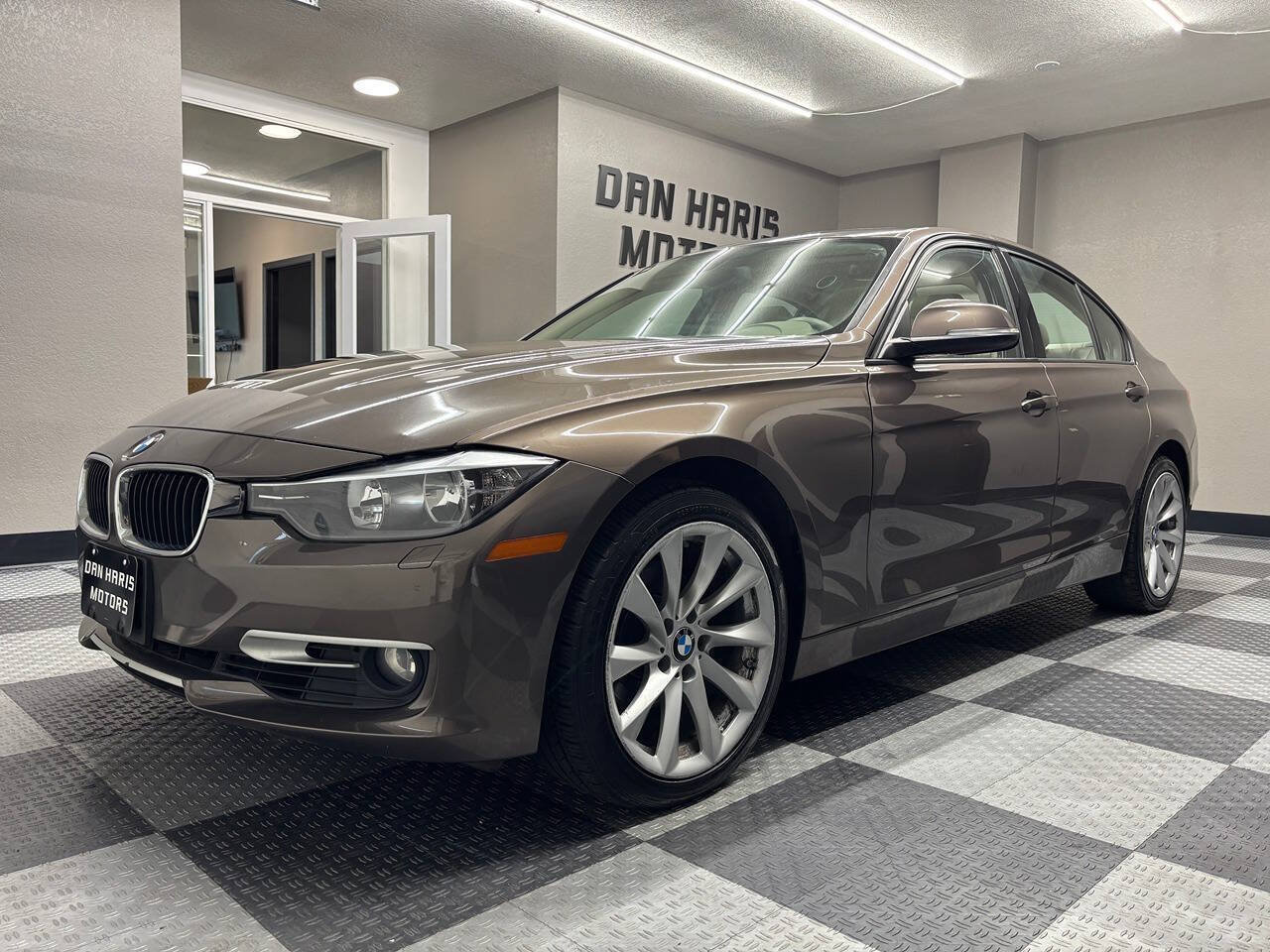 Used 2013 BMW 328i xDrive Sedan AWD/4WD image 2