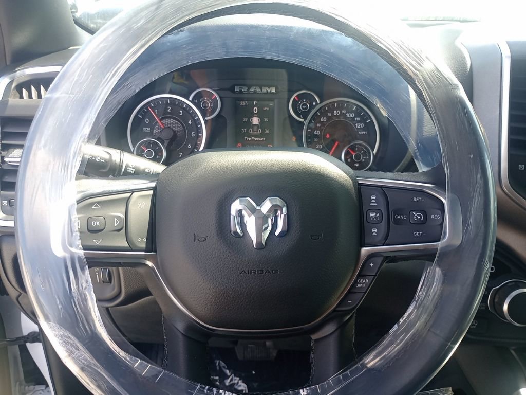 New 2026 RAM 1500 4x4 Crew Cab image 17