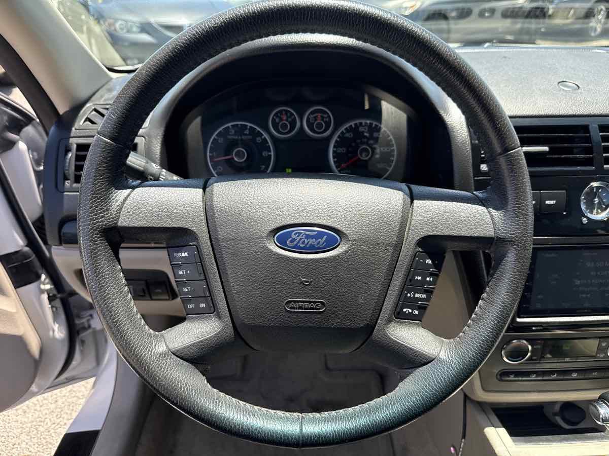 Used 2009 Ford Fusion SEL FWD image 24