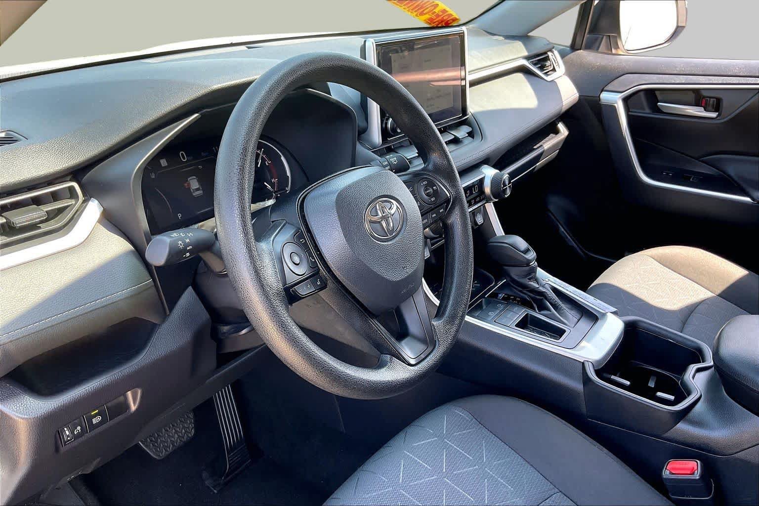 Used 2025 Toyota RAV4 XLE FWD image 18