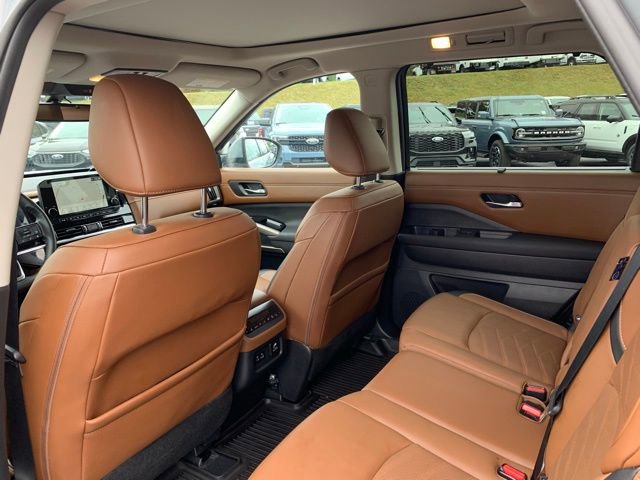 Used 2024 Nissan Pathfinder Platinum w/ Cargo Package image 15