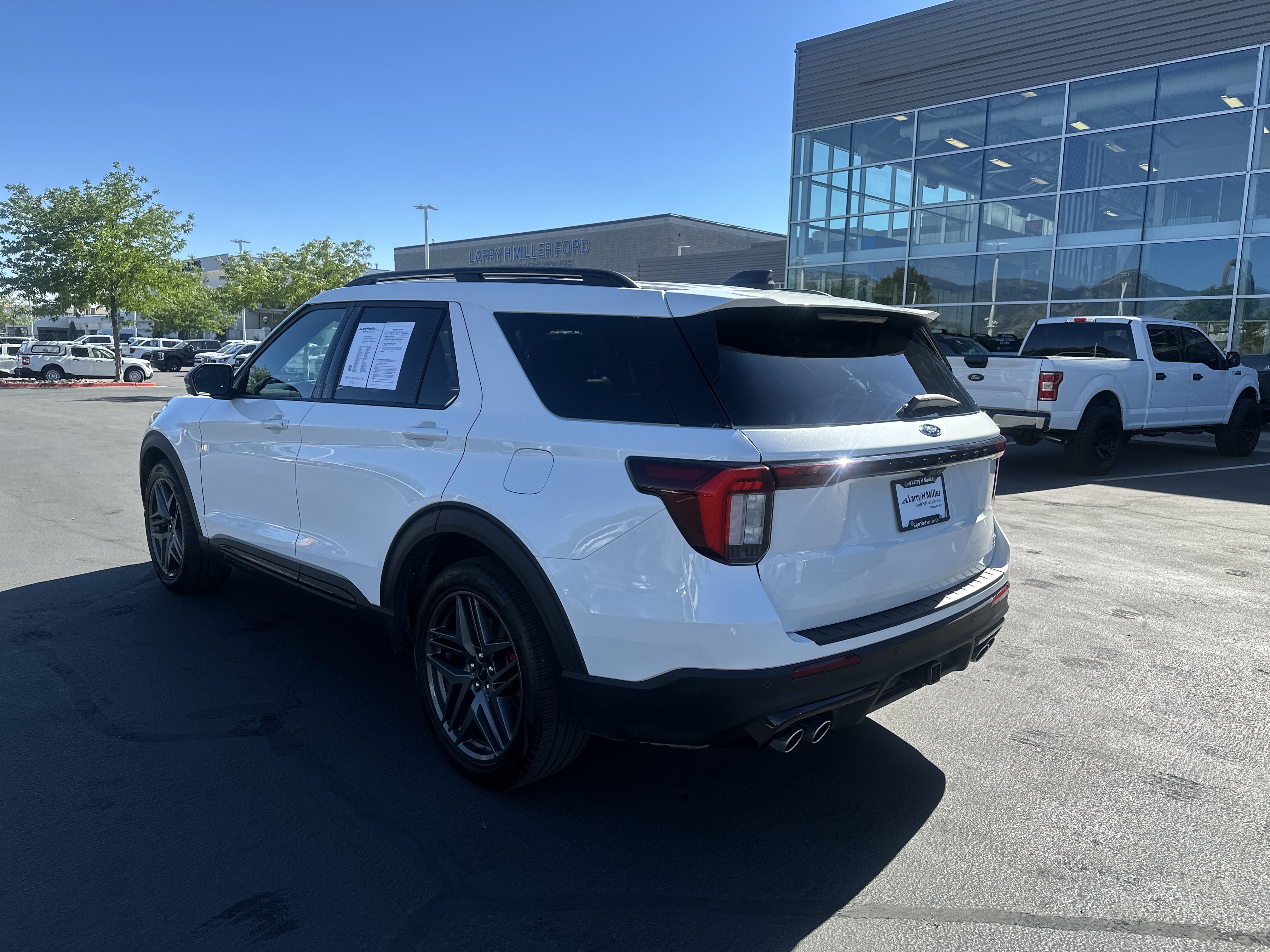 Used 2025 Ford Explorer ST w/ Sun And Sound Package AWD/4WD image 3