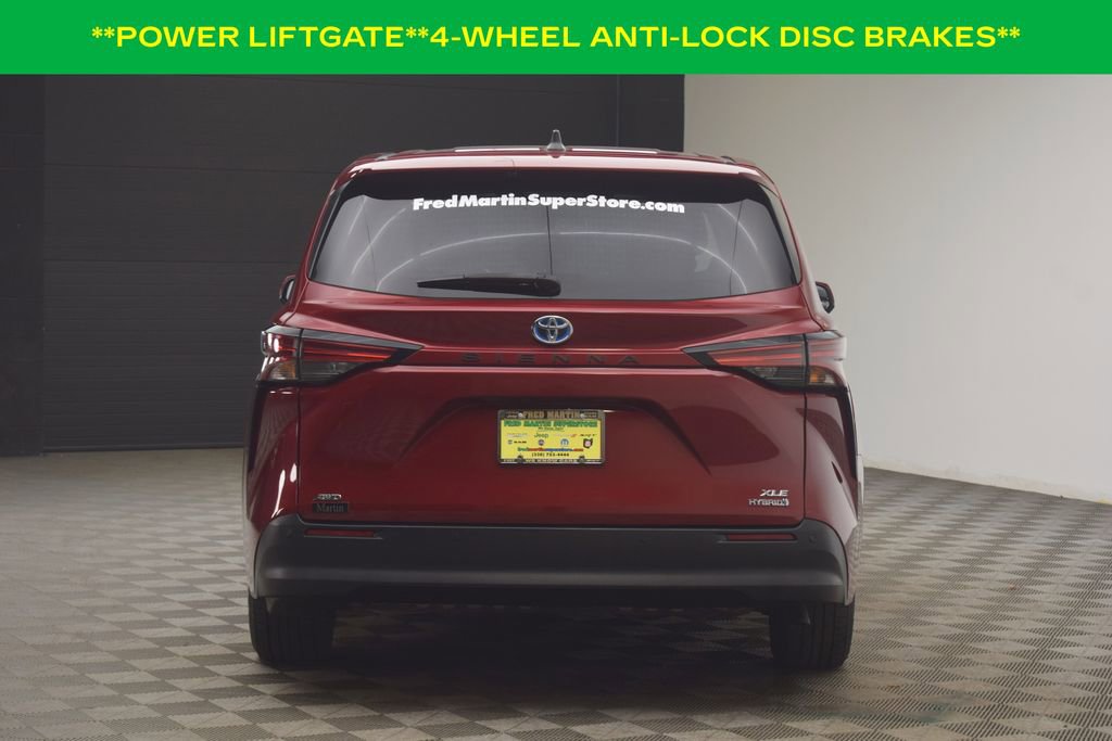 Used 2021 Toyota Sienna XLE image 8