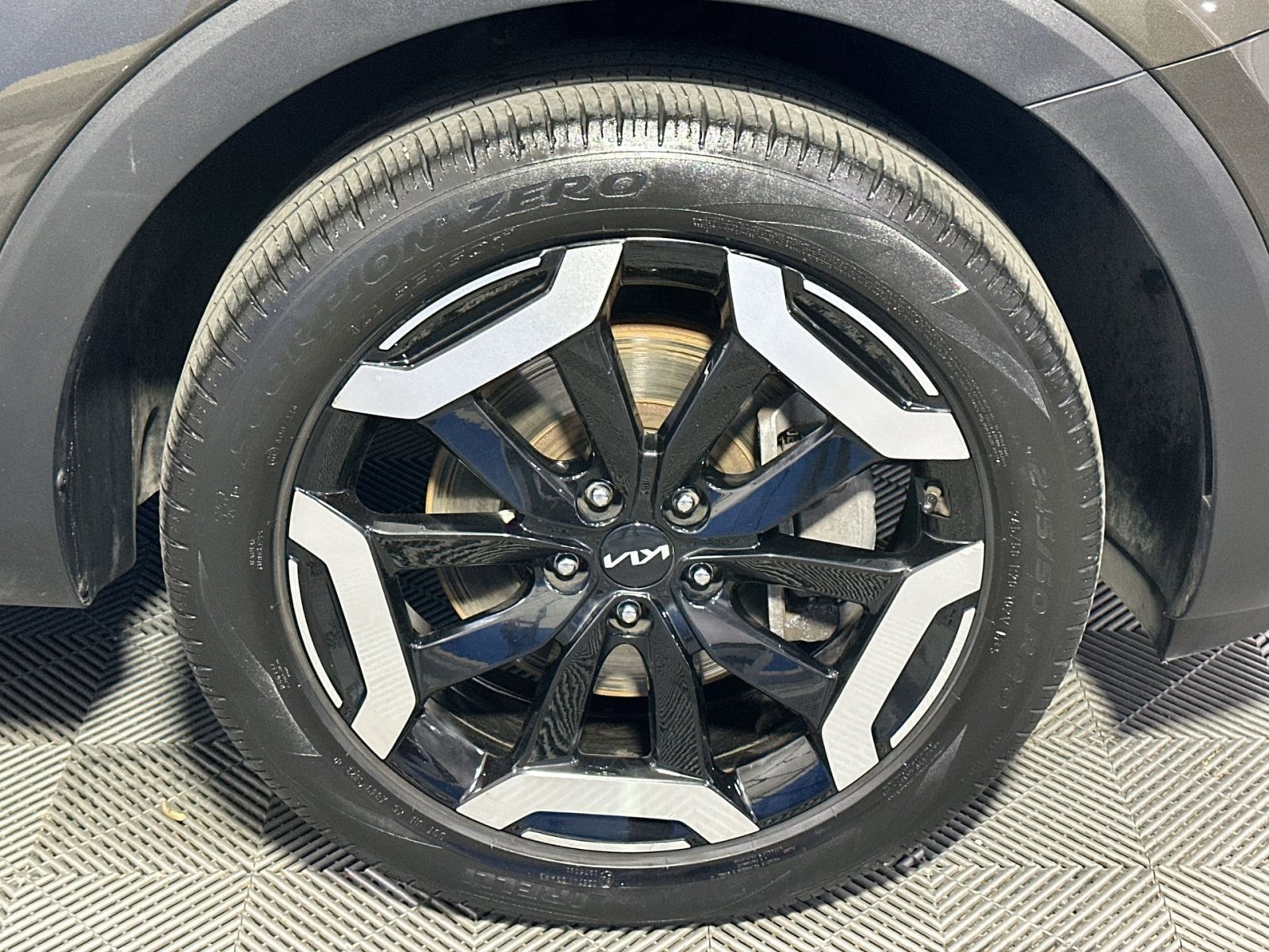 Used 2024 Kia Telluride S w/ S Sunroof Package image 8