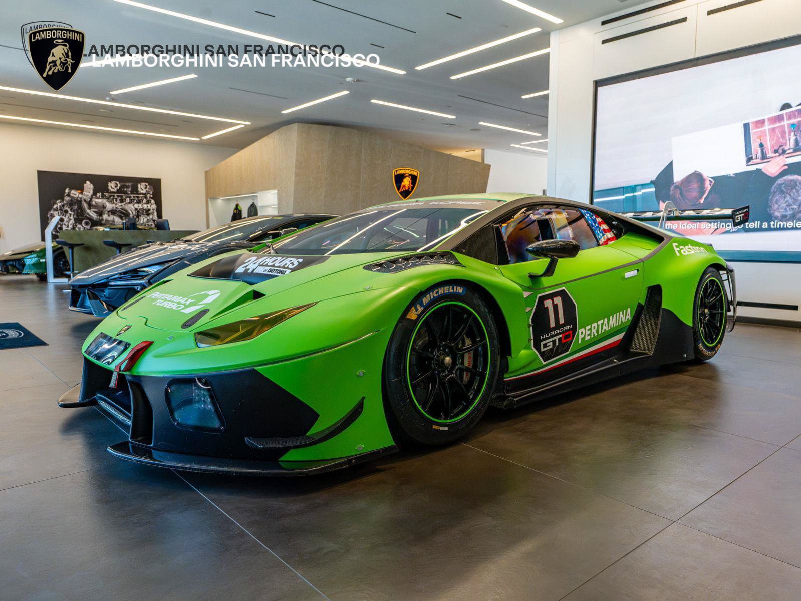 Used 2017 Lamborghini Huracan LP 610-4 AWD/4WD image 3