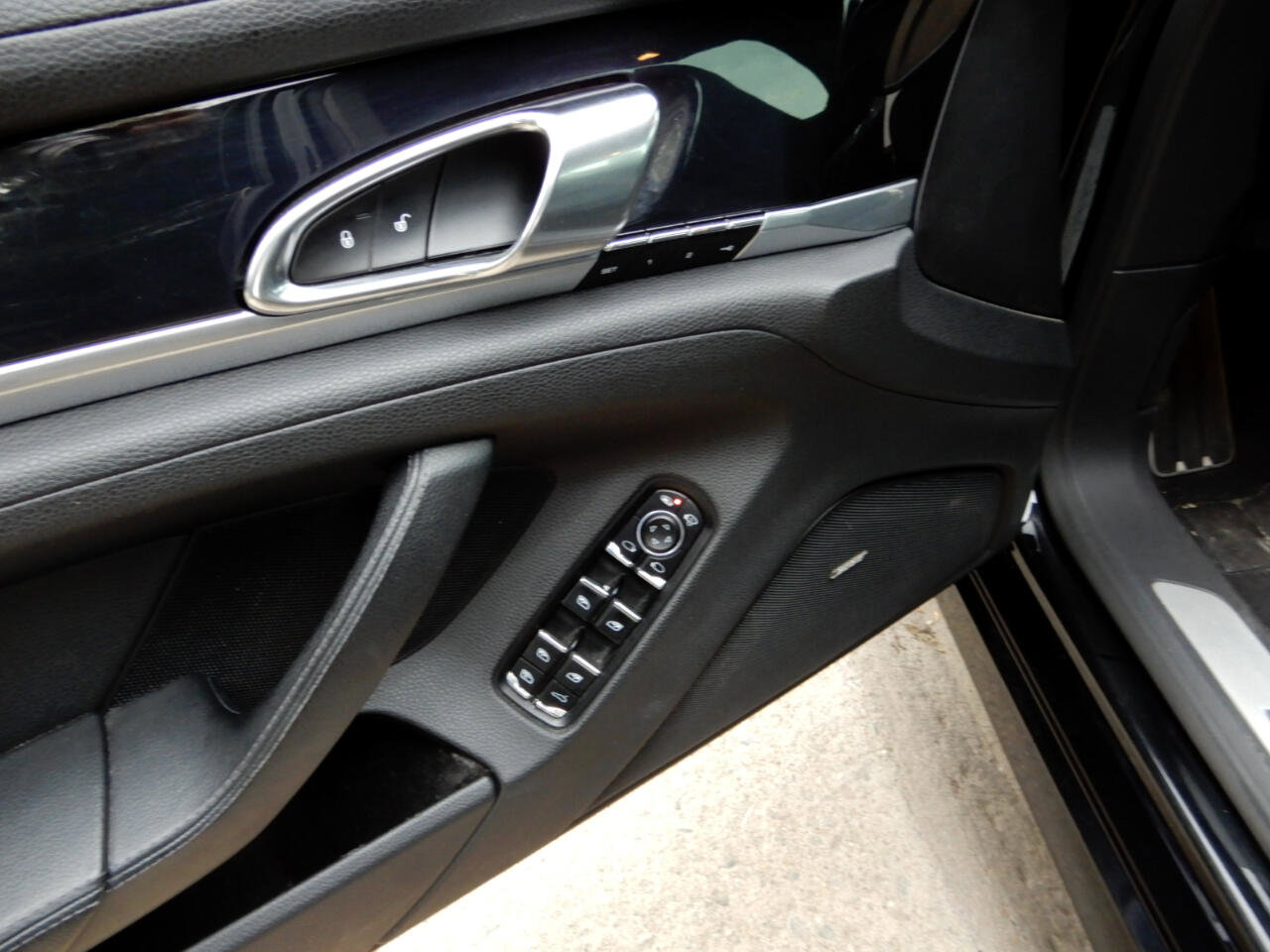 Used 2016 Porsche Panamera 4 image 19