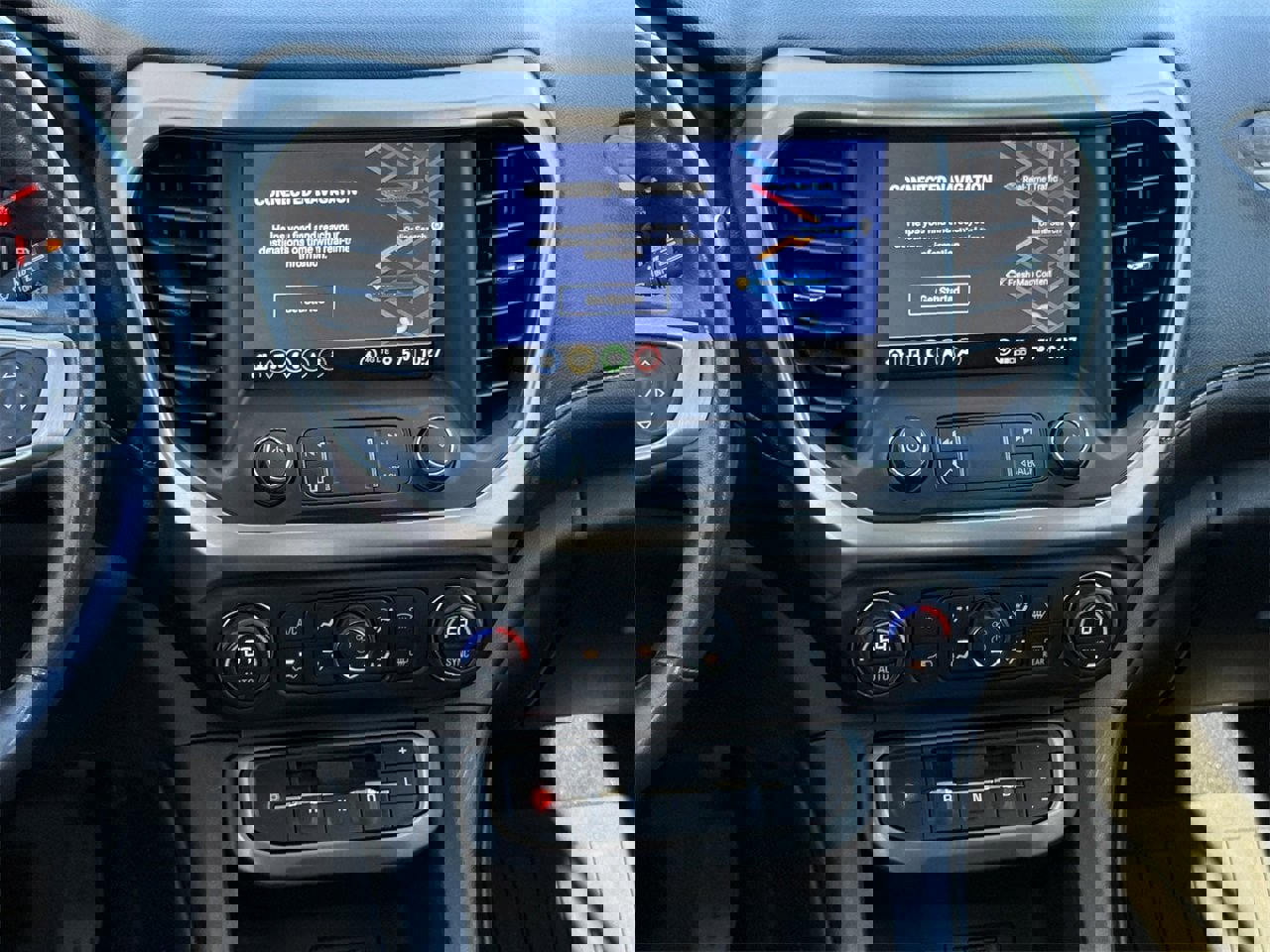 Used 2022 GMC Acadia Denali w/ Denali Technology Package image 16