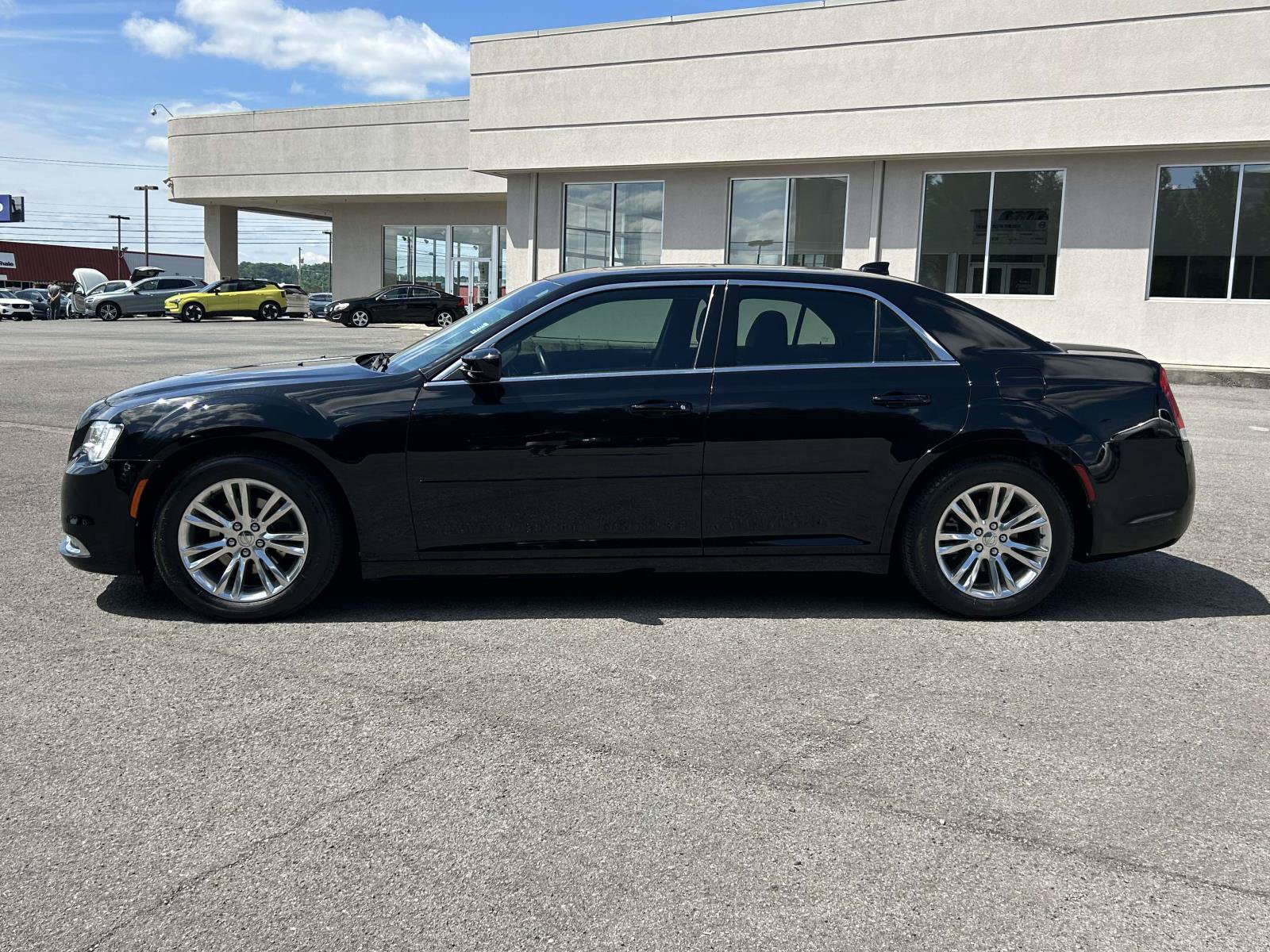 Used 2017 Chrysler 300 Limited w/ Value Package RWD image 6