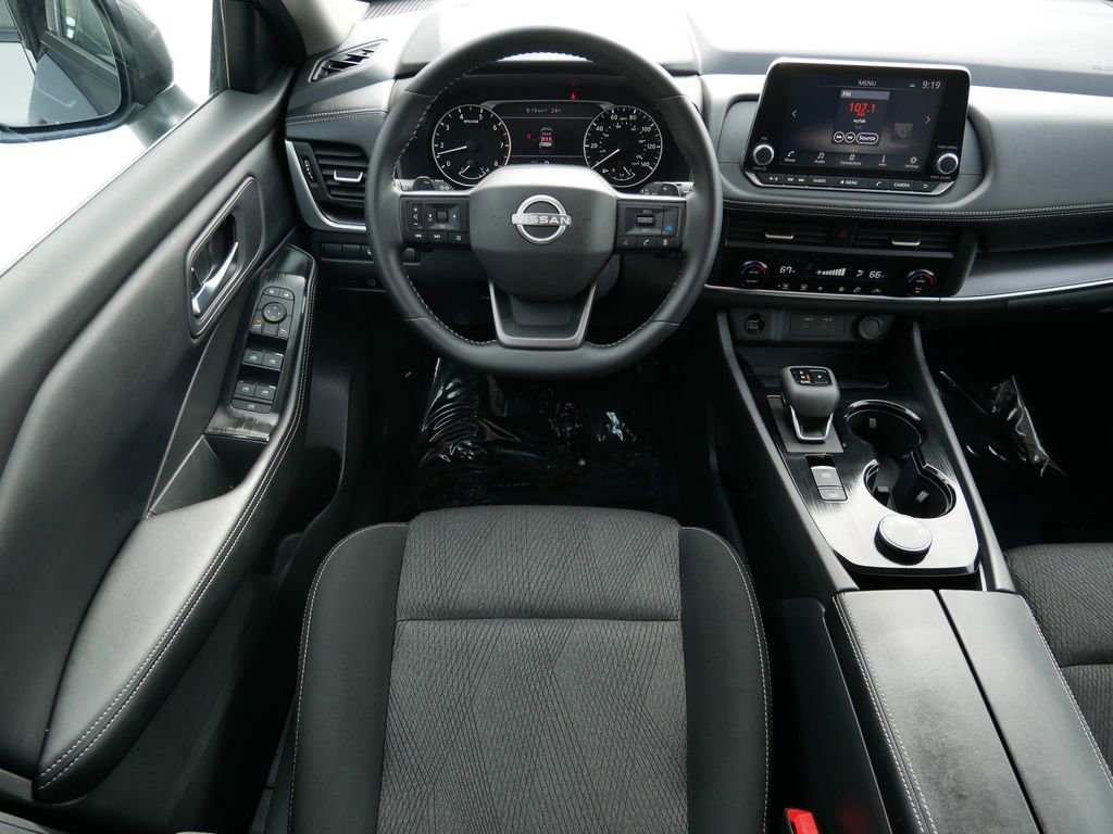 Used 2025 Nissan Rogue SV AWD/4WD image 12