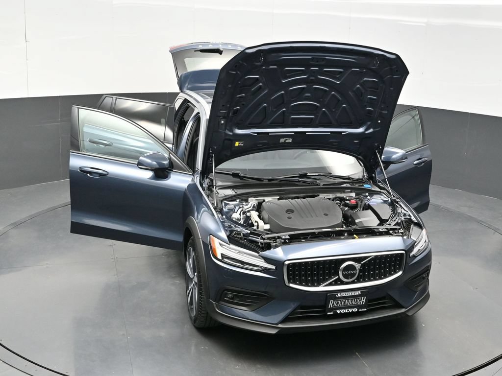 Used 2026 Volvo V60 B5 Cross Country Plus AWD/4WD image 41