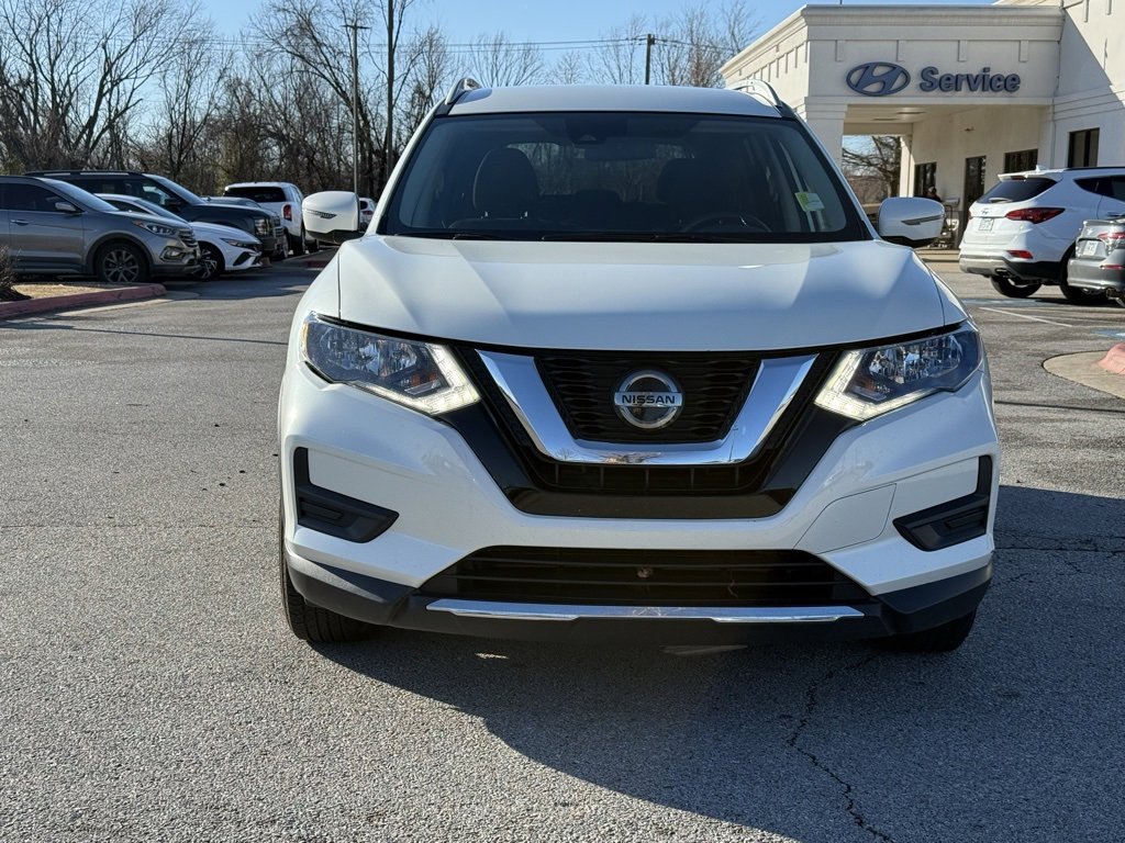 Used 2019 Nissan Rogue SV image 2