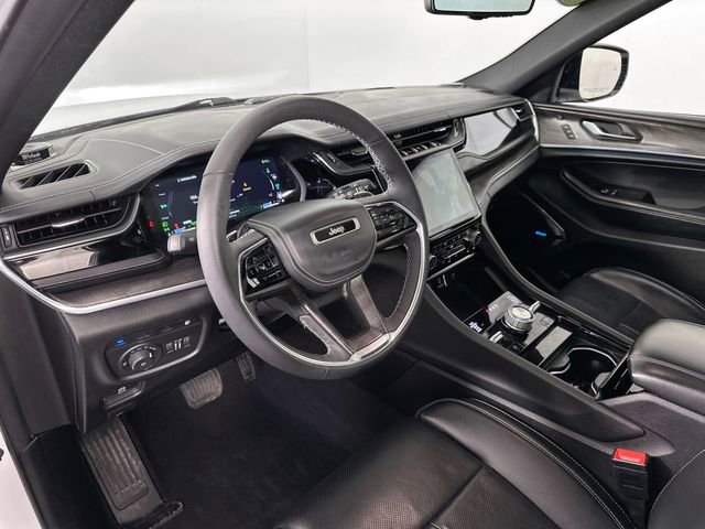 Used 2022 Jeep Grand Cherokee Overland w/ Luxury Tech Group IV AWD/4WD image 22