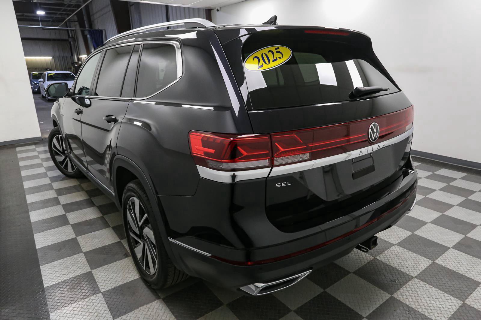Certified 2025 Volkswagen Atlas SEL AWD/4WD image 11