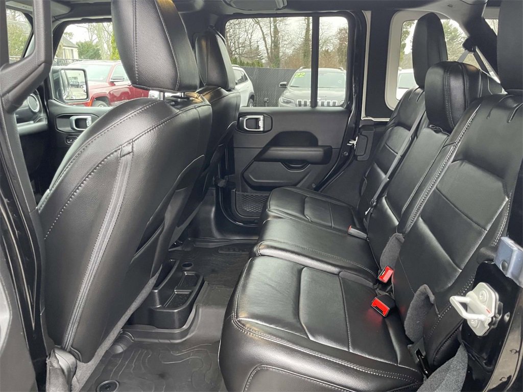 Used 2023 Jeep Wrangler Sahara image 11