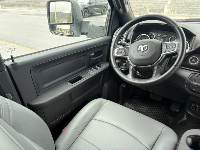 New 2026 RAM 5500 Tradesman w/ Chrome Appearance Group AWD/4WD image 32