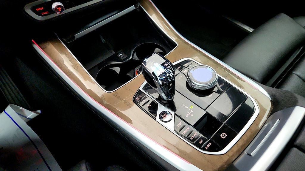 Used 2022 BMW X5 xDrive40i w/ Premium Package AWD/4WD image 17