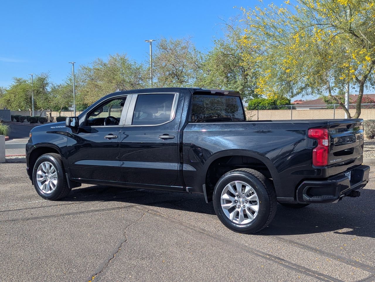 Used 2020 Chevrolet Silverado 1500 Custom w/ Custom Value Package image 4