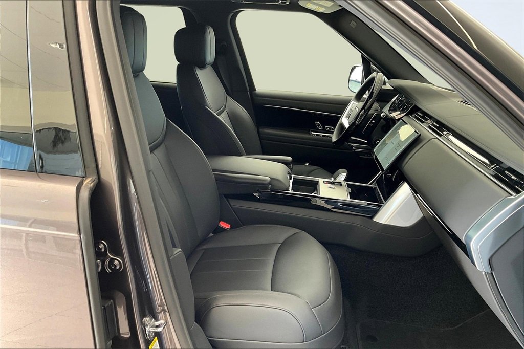 New 2025 Land Rover Range Rover Long Wheelbase SE image 8