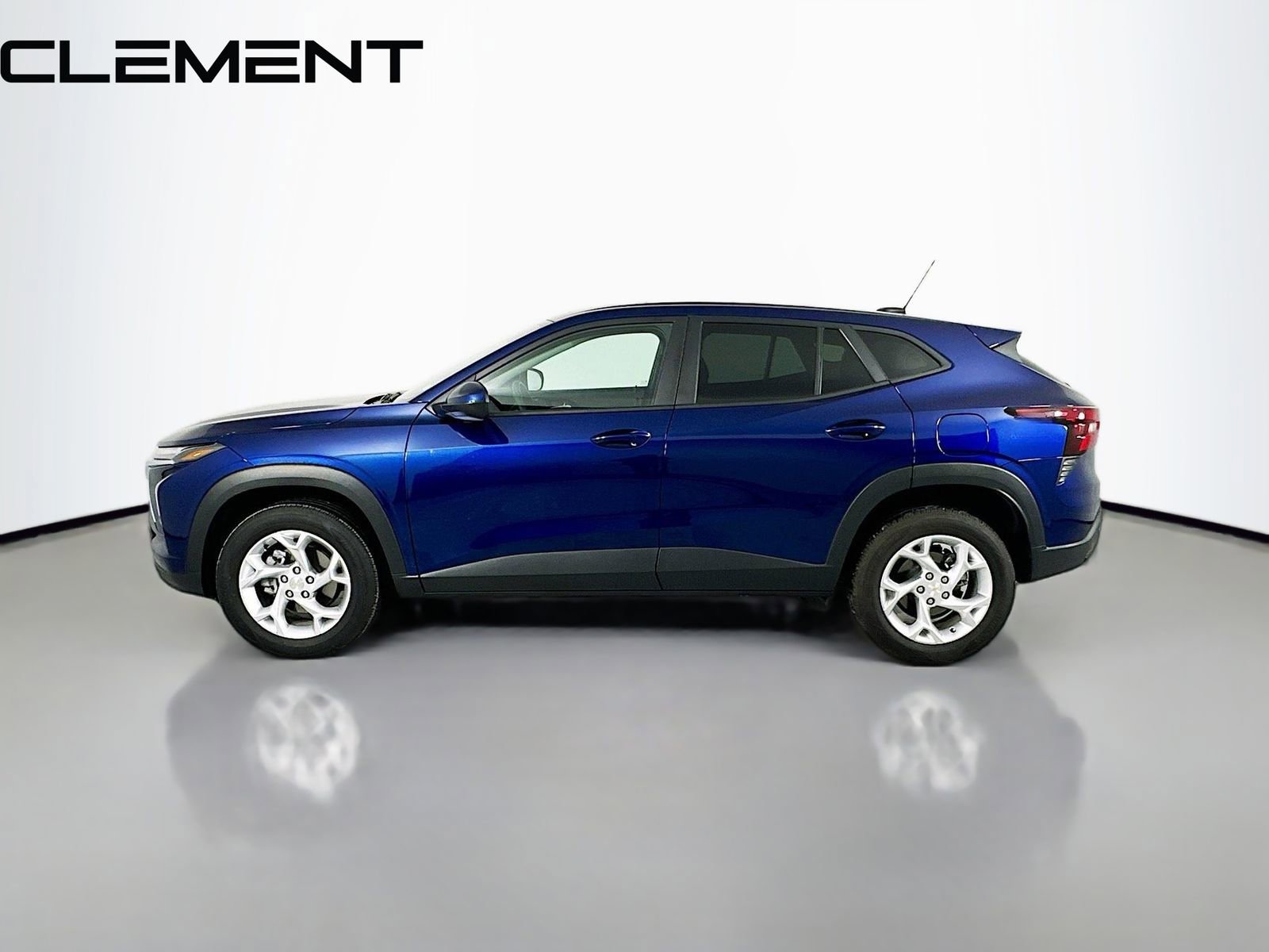 Used 2024 Chevrolet Trax LS w/ LS Convenience Package image 4