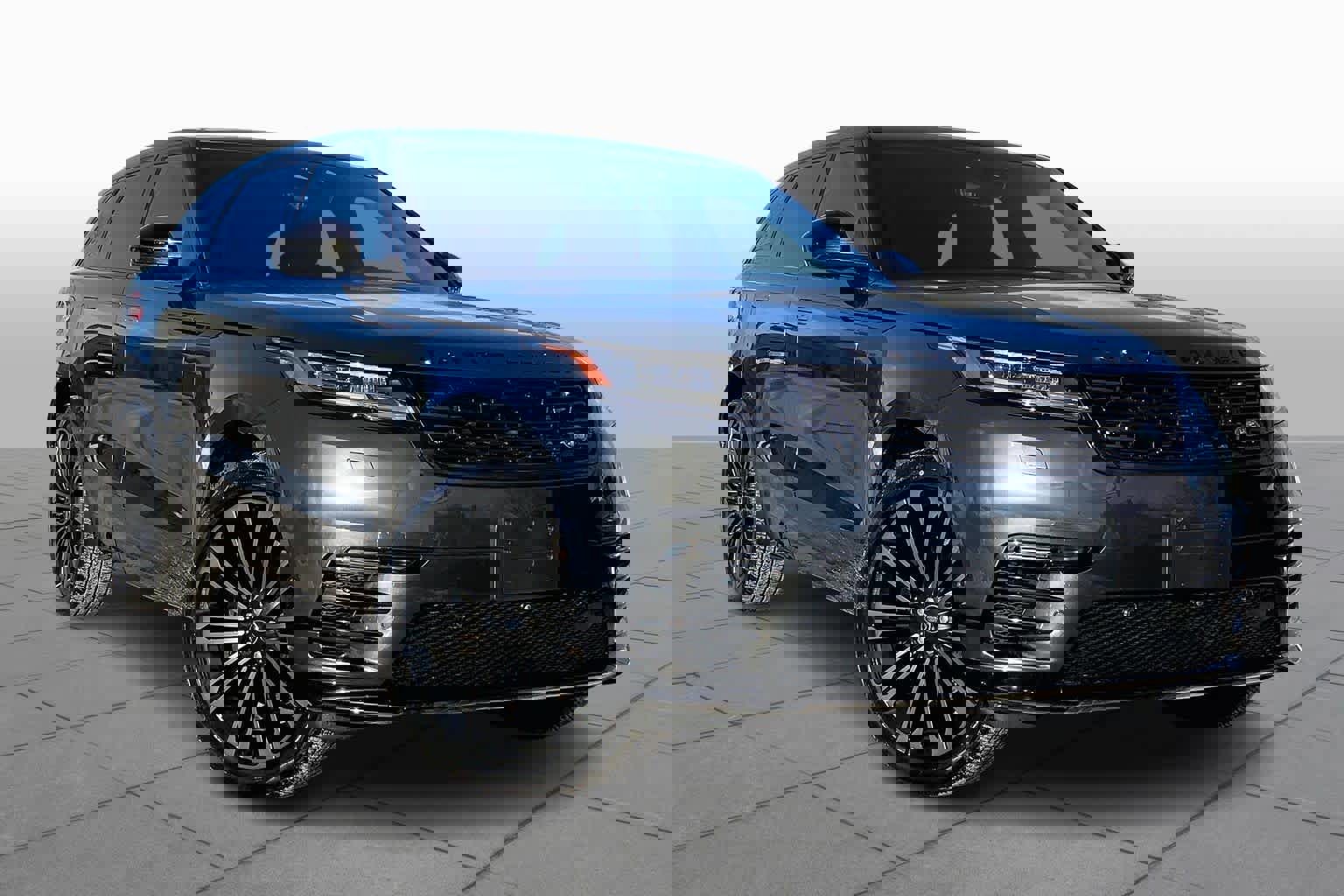 Certified 2026 Land Rover Range Rover Velar Dynamic SE image 3