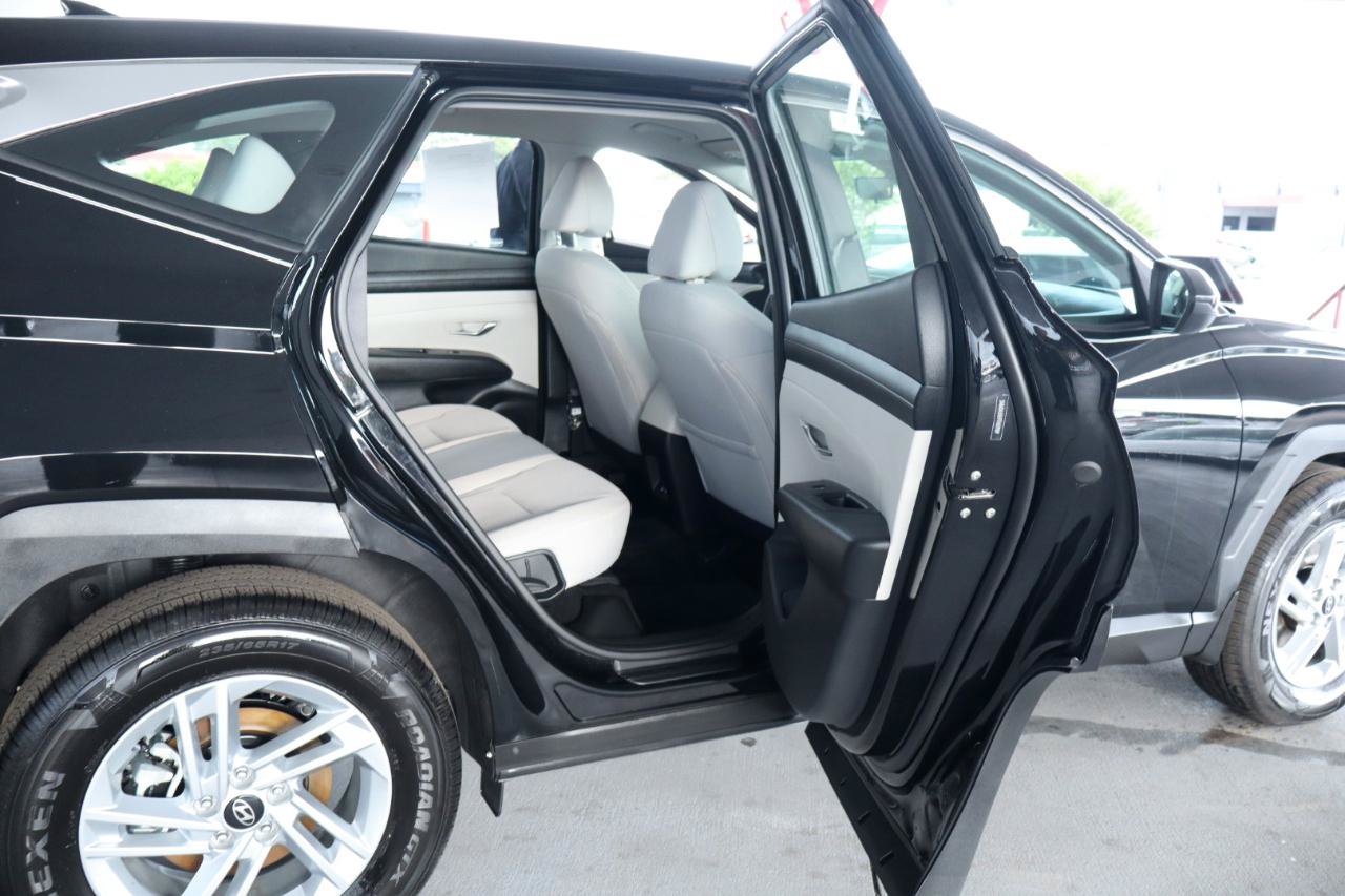 Used 2026 Hyundai Tucson SE FWD image 34
