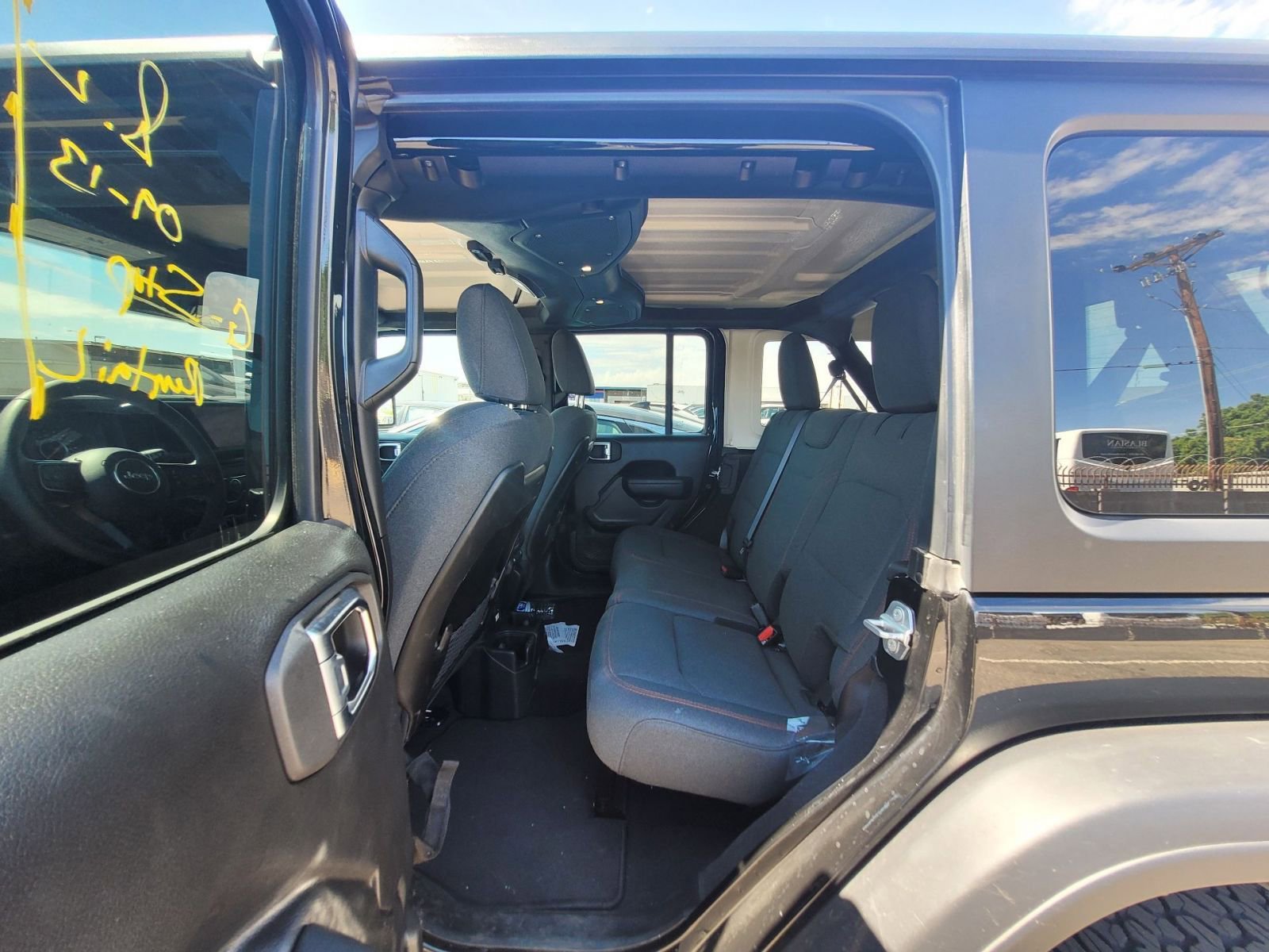 Used 2025 Jeep Wrangler Unlimited Rubicon image 12