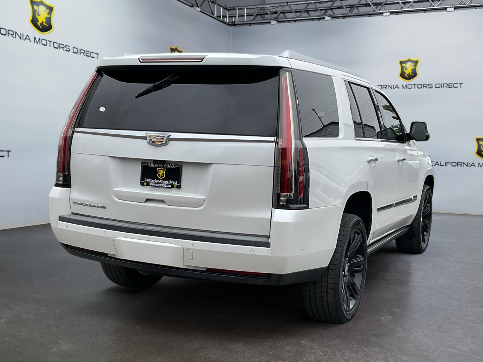 Used 2017 Cadillac Escalade Premium Luxury RWD image 5