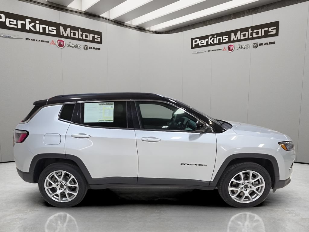 Certified 2025 Jeep Compass Limited AWD/4WD image 4