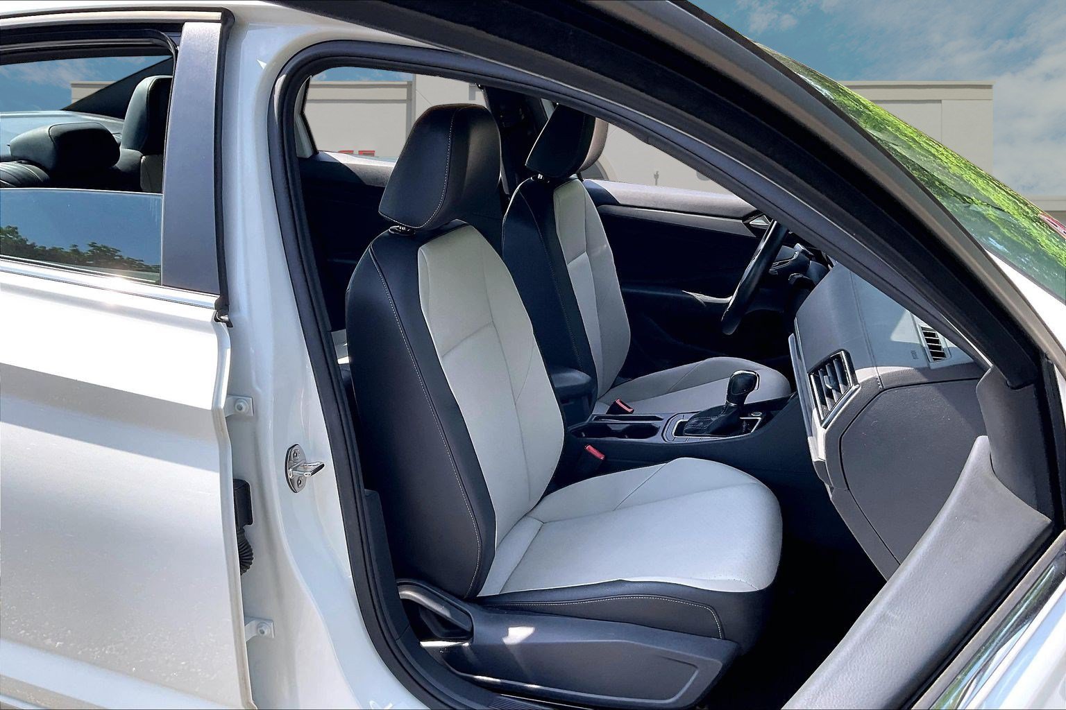Used 2019 Volkswagen Jetta R-Line w/ R-Line Cold Weather Package FWD image 7