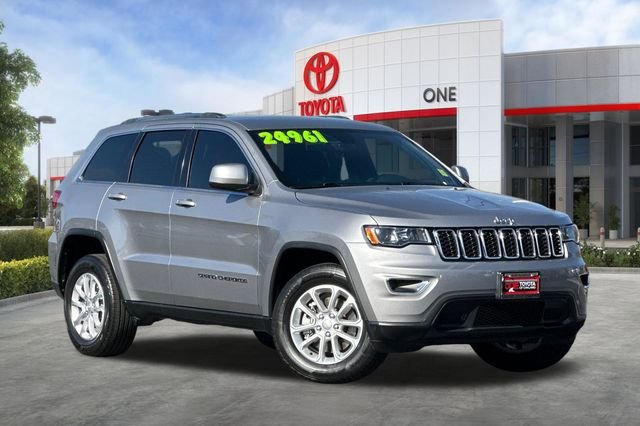 Used 2021 Jeep Grand Cherokee Laredo image 2
