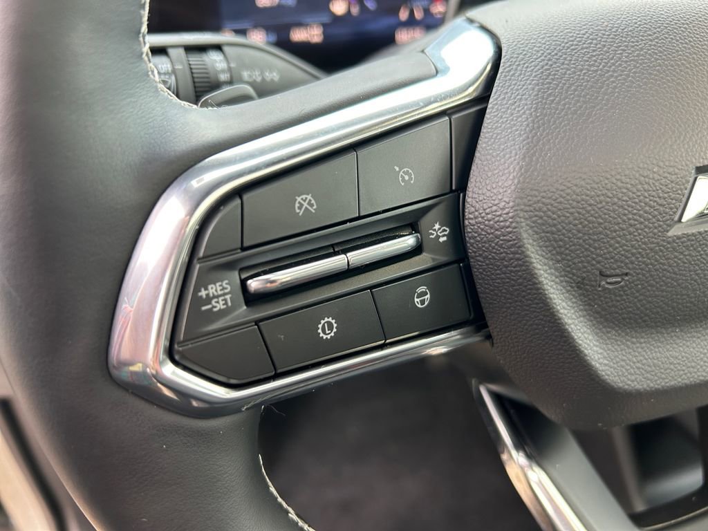 Used 2025 Chevrolet Traverse Z71 image 17