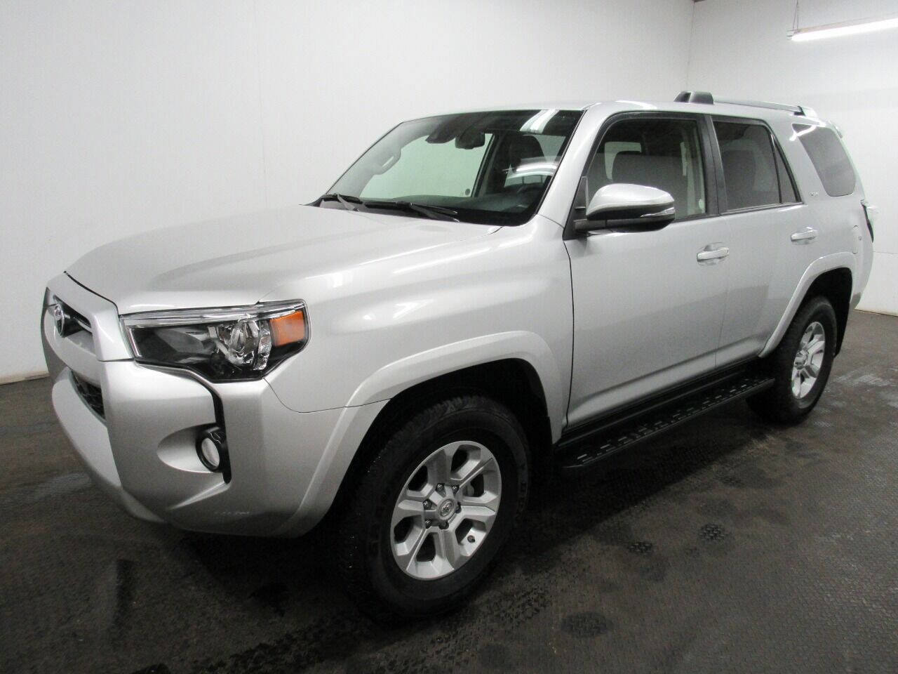 Used 2020 Toyota 4Runner SR5 Premium AWD/4WD image 2
