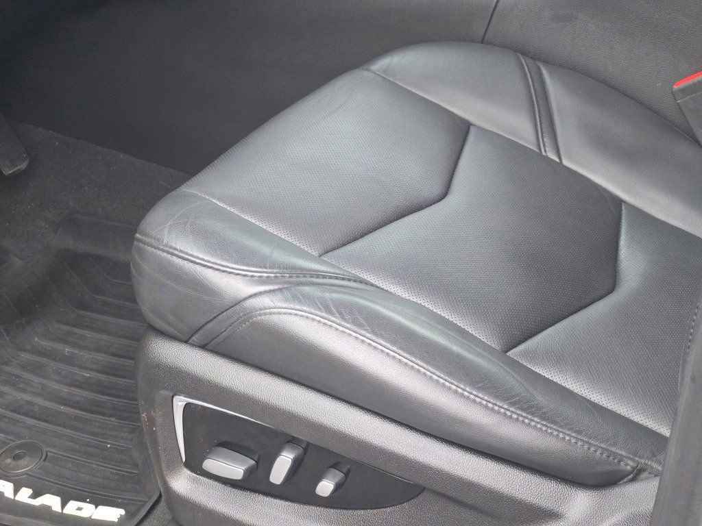 Used 2019 Cadillac Escalade Premium Luxury image 23