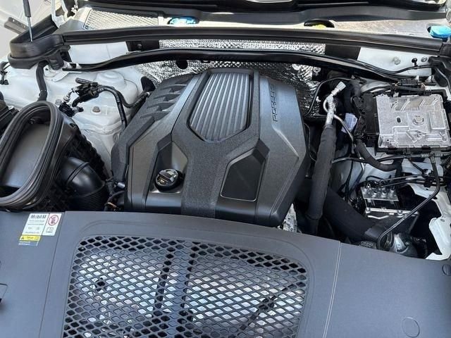 Used 2023 Porsche Macan Turbo AWD/4WD image 21